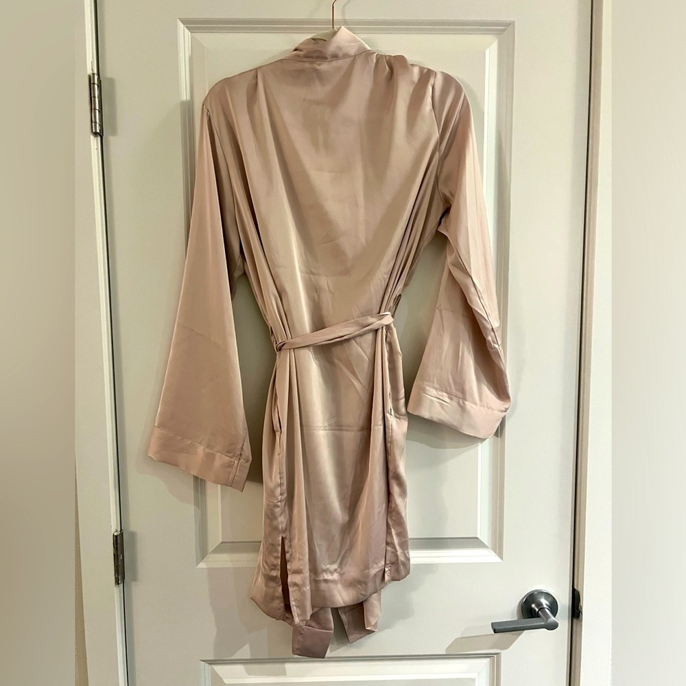 SILKY ROBE - Picture 2 of 3